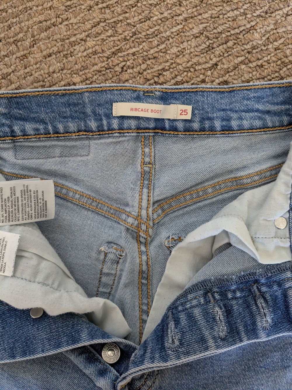 Levis High Rise Bootcut - Picture 2 of 4